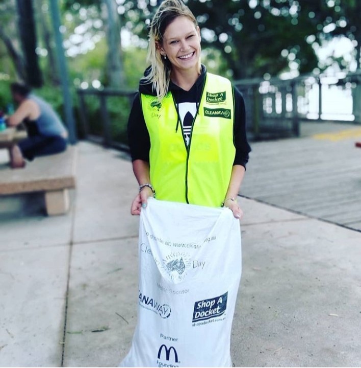 Image: Clean Up Australian volunteer